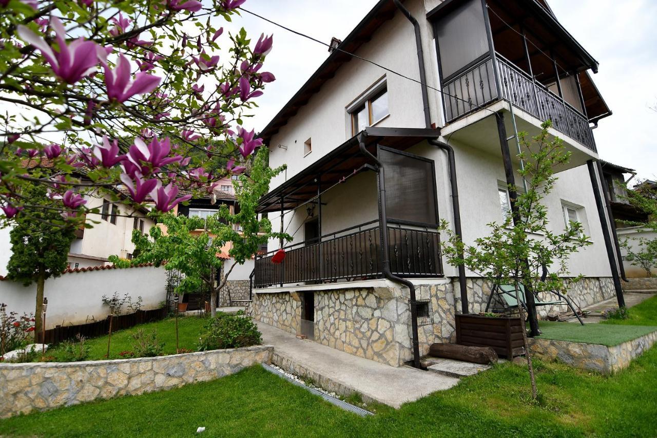 Garden Of Dreams & Free Private Parking Apartamento Saraievo Exterior foto